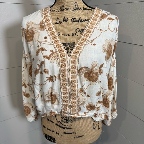 Rose & Olive Floral Cropped V-Neck Bohemian Blouse  - Large - Picture 1 of 11